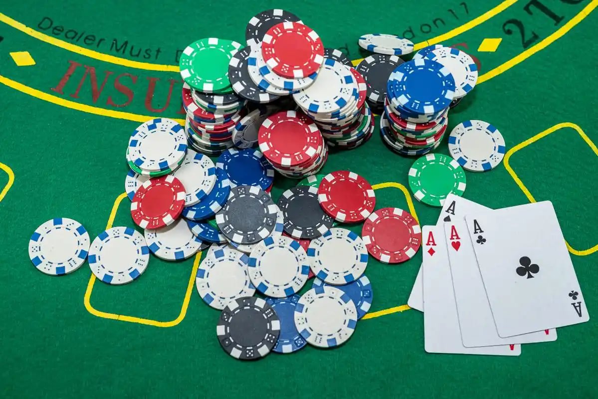 Perbandingan tampilan hiburan mobile yang tertata